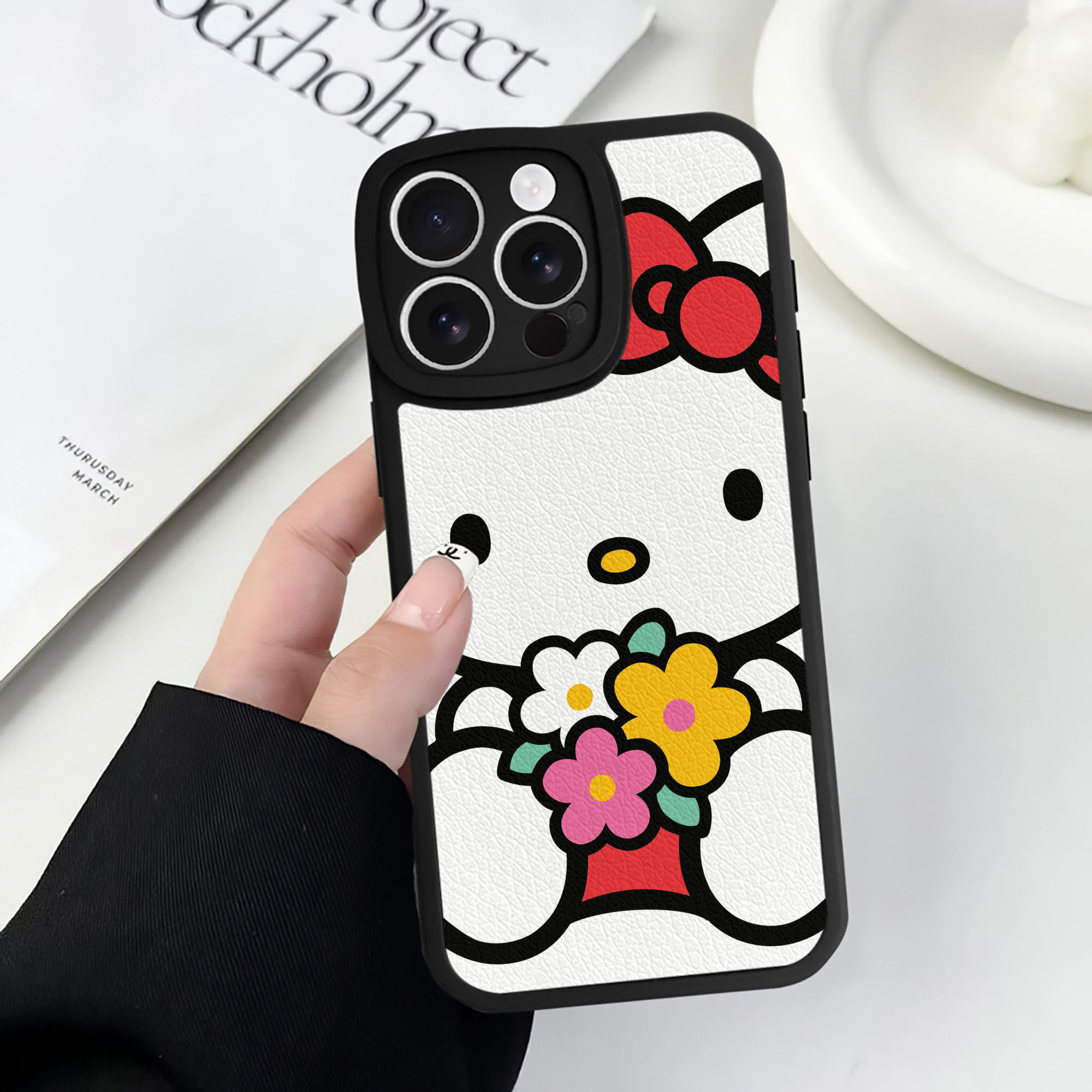 （画像用） Hello Kitty ハローキティ 【iPhone 16シリーズ対応】シリコンスマホケース（レザー調） 材質：シリコン